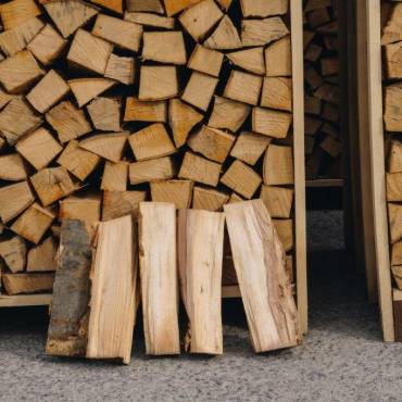 Guide for preparing firewood: Tips for drying, storing, and preparing