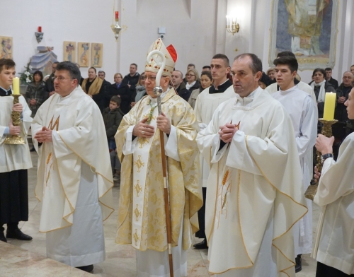 1.BISKUP U MOJOJ MISNICI-slavio svetu misu u Požeškoj katedrali-dan sv.obitelji 1.1.2018